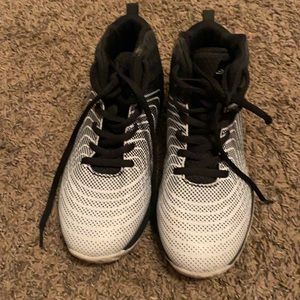 Boys basketball shoes